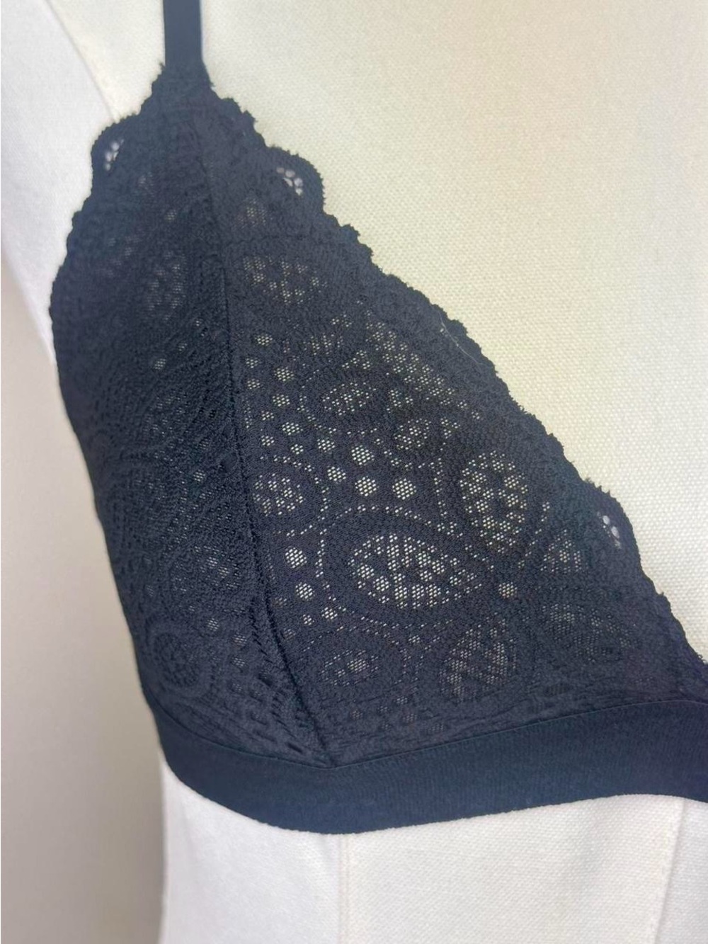 6 Black Lace Bralette - Women Intimates Size XS - Picture 5 of 7